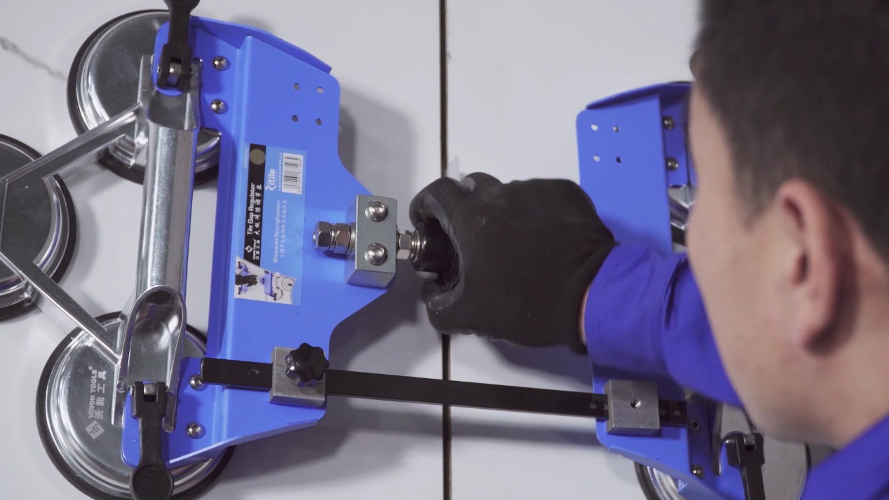 C:\Users\boris.wang\Desktop\DUNLOP德系工藝 - 大幅面陶瓷薄板鋪貼系統方案\施工過程圖集\大板鋪貼教學（無字幕版）.00_05_57_02.靜止088.jpg