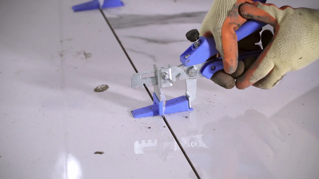 C:\Users\boris.wang\Desktop\DUNLOP德系工藝 - 大幅面陶瓷薄板鋪貼系統方案\施工過程圖集\大板鋪貼教學（無字幕版）.00_06_47_03.靜止095.jpg