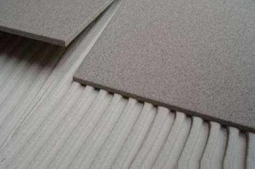 輕輕一撬全部脫落，你家的墻磚還好嗎？